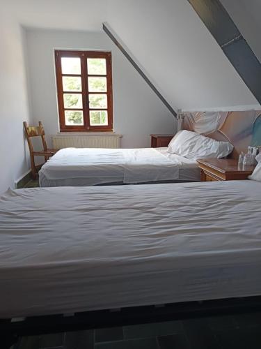 2 double beds, 3 twin beds