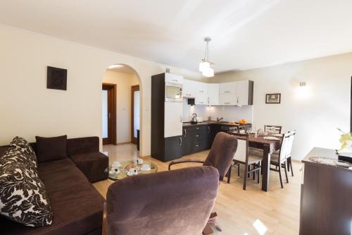 One-Bedroom Apartment image 2
