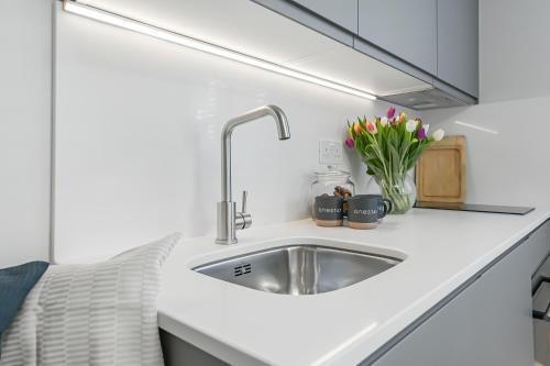 Studio 3 @OneStay Maida Vale - image 9