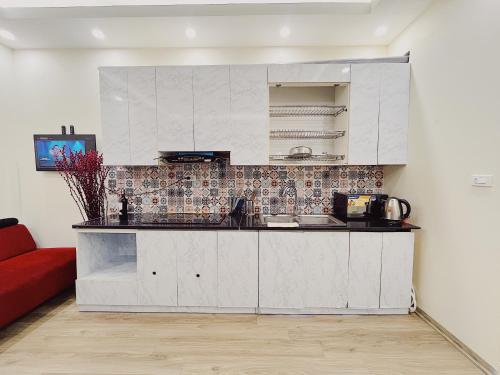 Peaceful Apartment | Prime Tay Ho Location* 202 - 주방