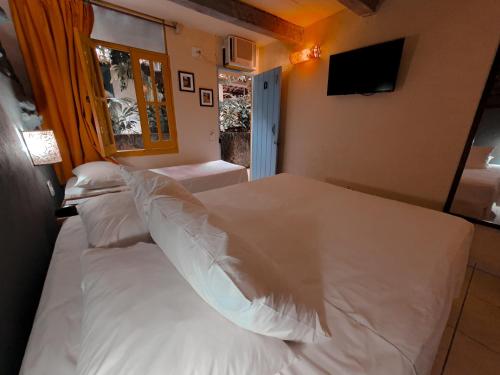 Standard Triple Room image 3