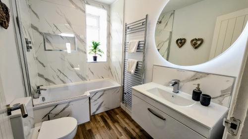 Dušš, Harling House - Prestwick - 4 bedrooms in Prestwick