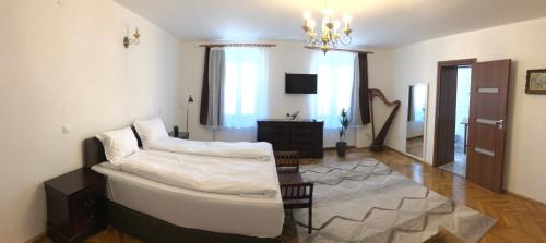Two-Bedroom Deluxe Apartment image 1