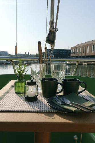 Glamping on small, old boat in Karlskrona, Karlskrona (fotografie 8)