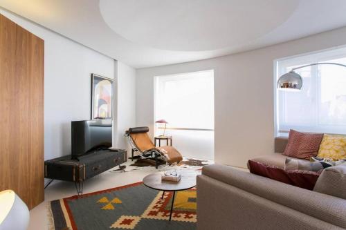 Architectural poetry in an unique 3bdrs view flat, Lisabon