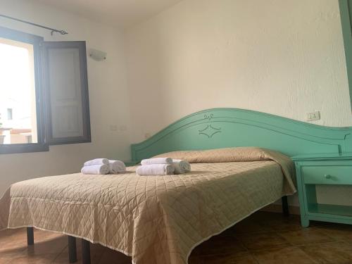 4 twin beds