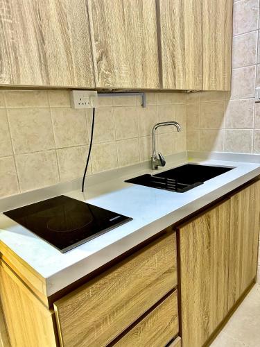 غرفة وصاله بشاشه سمارت بدخول ذكي near Nayef bin Abdulaziz herceg nemzetközi repülőtér