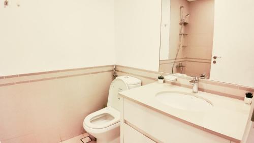 Silk Valley - Modern 2BR Near Park & Attractions - image 5