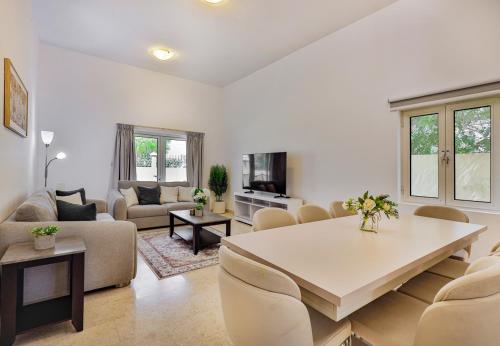Allsopp & Allsopp - 5-Bedroom with Maids Room and Private Pool Villa in The Aldea The Villa - image 2