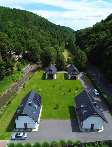 Dolina Złotego Potoku (Dolina Zlotego Potoku) in Jarnoltowek