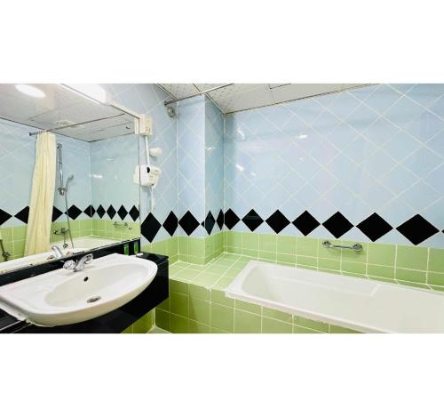 room detail thumbnail 2