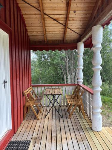 Authentic Norwegian ski chalet for 8 with fireplaces & modern comfort near Geilo ski slopes in Myro