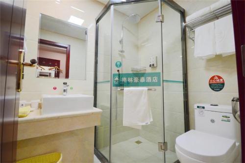 GreenTree Inn JiangSu YanCheng XiangShui ChenJiaGang RenMin E) Road HuangHai Road Business Hotel