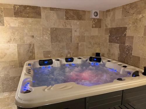 Spa privé et cinéma à Lesquin (Spa prive et cinema a Lesquin) in เลแควง