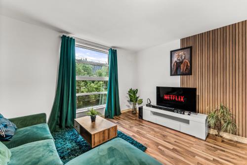 Manchester City Gem - Stylish Stay for 8, Manchester