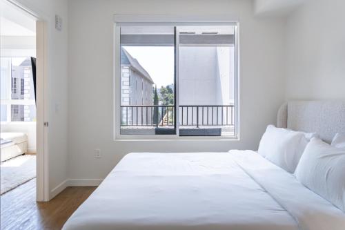 Luxury 2 Bedroom 2 Bathroom Residence With Fitness and Outdoor Pool, Los Angeles (photo 5)