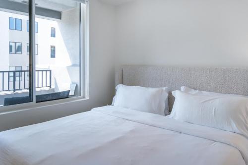 Luxury 2 Bedroom 2 Bathroom Residence With Fitness and Outdoor Pool, Los Angeles (photo 10)