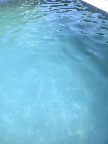 House with a swimming pool in ซุมไกต์