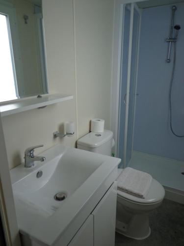 2 bedrooms, 4 beds