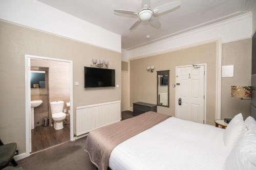 The Studley Hotel - image 2