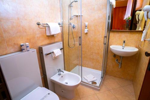 Single Room image 4
