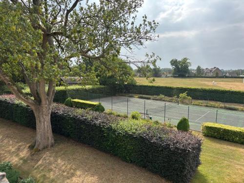 網球場, Crudwell House in 克拉德韋爾