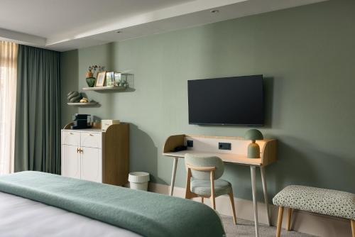 room detail thumbnail 1
