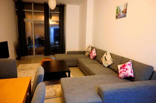 Superb Family Friendly Beach-Front Whole Flat, Great Views, Дубай (фото 10)