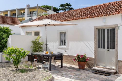 GuestReady - Quaint house with Patio in Varzea de Sintra