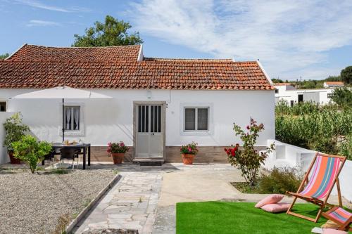 GuestReady - Quaint house with Patio in Varzea de Sintra