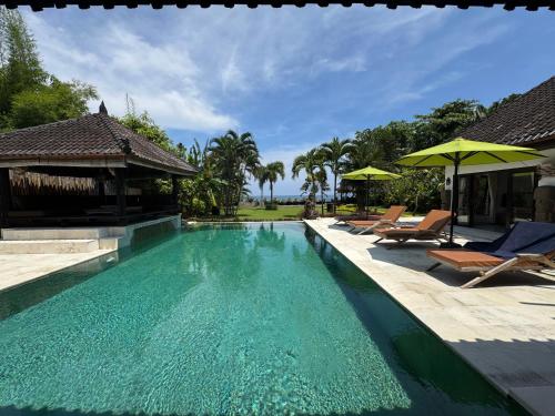 발리 Beautiful Beach Villa Nujum with staff. 5성급 싱글룸 로비