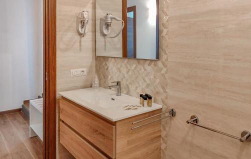 Fürdőszoba, Pet Friendly Apartment In Lubriano With Sauna in Lubriano