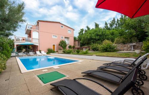 Cozy Apartment In Stara Vas With Swimming Pool - Location saisonnière - Stara Vas