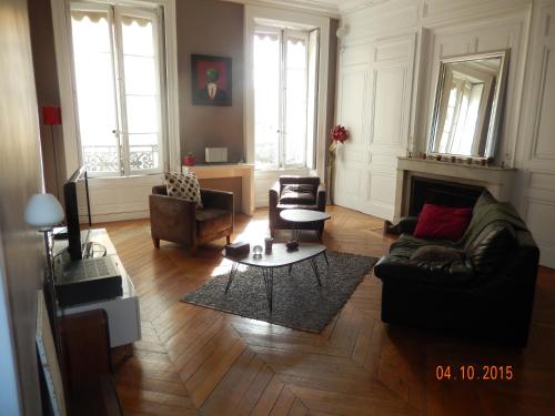 Appartement bourgeois au coeur de Lyon Quartier Terreaux Parking privé gratuit - Location saisonnière - Lyon