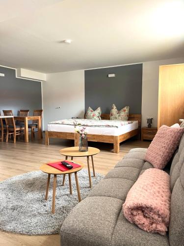 1 king bed, 1 sofa bed