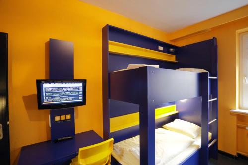 Bed'nBudget Expo-Hostel Rooms Room Type - 5 Bed Room with shared Bathroom