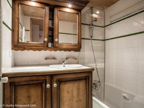 Appartement 4 pieces avec balcon, piscine et vue pistes, pour 6 pers. a Arc 1800 - FR-1-352-38 in Le Chantel