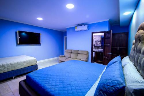 1 king bed, 1 queen bed