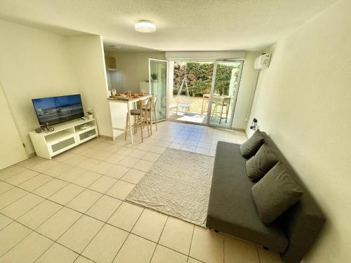 Shared lounge/TV area, " Mas St Simon " Entree autonome - 4 pers - Wifi in Angely