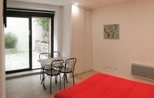 Gorgeous Apartment In La Rochelle With Wifi - image 3