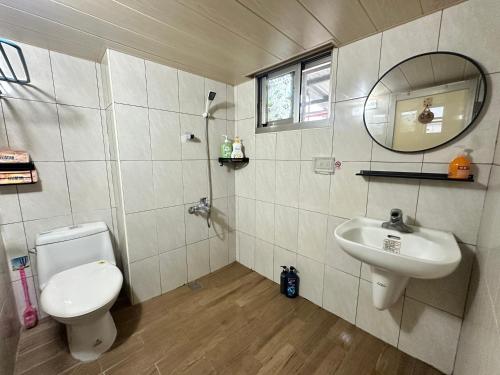 Fang Ju backpackers in Fangliao