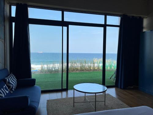 Beachfront Hotel, La Mercy in La- Mercy