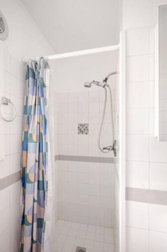 Room in Guest room - Small Studio apartmen in Vero Beach, USA