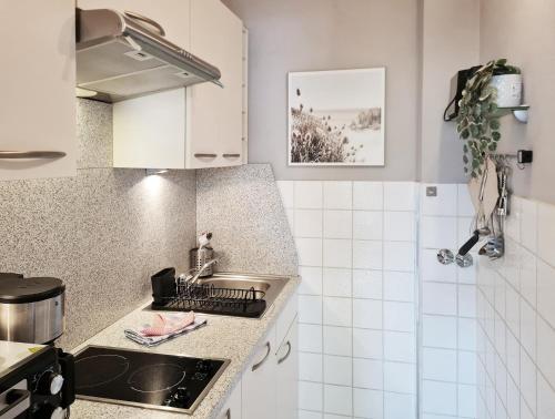 Kitchen, Strandliebe in Scharbeutz, stilvolle Ferienwohnung, 150m zum Strand! Sonnenbalkon, ruhig gelegen, ko in Scharbeutz