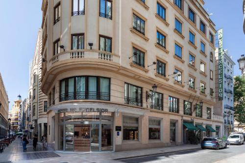 Catalonia Excelsior Hotel - image 5