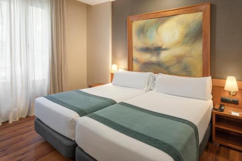 Double or Twin Room image 2
