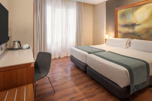 Double or Twin Room image 4
