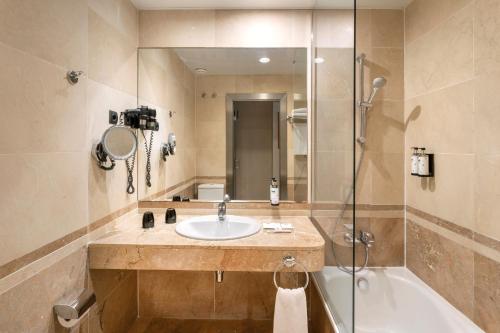 Double or Twin Room image 5