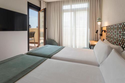 Superior Double or Twin Room with Terrace image 3