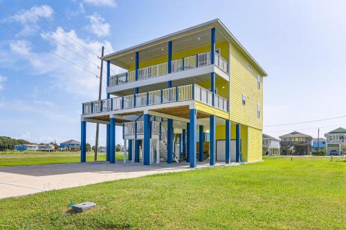 Walk to Beach Group Getaway in Galveston!